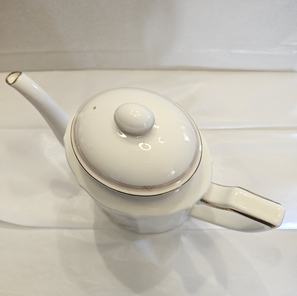 "Imperial Blossom" teapot by Noritake. - Picture 7 of 16